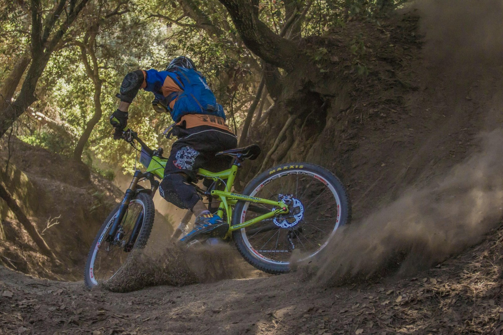 Praticar Mountain Bike oferece inúmeros benefícios à saúde física e mental.